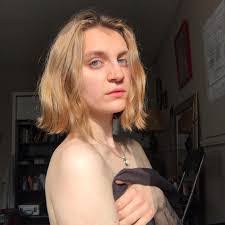 Amber Bainter's Instagram, Twitter & Facebook