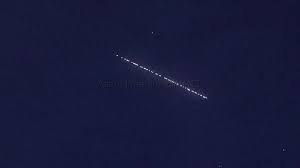 W sobotę mimo kiepskich warunków atmosferycznych udało się dostrzec starlinki, wczoraj, w niedzielę niestety nie miałem szansy na przygotowanie dzisiaj odbędą się dwa przeloty satelitów starlink, które będą widoczne nad polską. Obserwacje Satelitow Starlink Marzec 2020