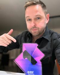 Delighted to receive my Number 1 award from @officialcharts UK in  recognition of my album 'Long Shot Love' reaching the top of the Official  Country Album Charts!