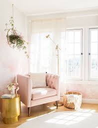 Des chambres bébé de grande qualité, des plus classiques au plus design et aux normes de sécurité européennes. 1001 Idees Comment Decorer La Chambre Rose Et Blanc Chic