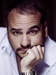 Conduce il suo programma con determinazione. Francois Xavier Demaison Filmographie Cine974