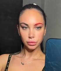 Never been told I look like anyone 🤷🏼‍♀️