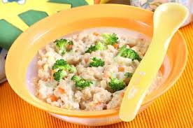 Menurut kids health, bayi berusia 10 bulan mampu makan sendiri dengan pemberian finger food (camilan), dan ini menjadi salah satu keuntungan ibu untuk mengatur jadwal makan mereka. Makanan Bayi 10 12 Bulan Havermut Sayuran Nakita