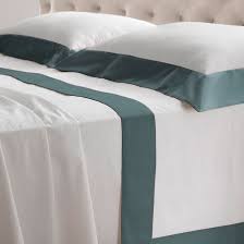 Completo lenzuola in satin bianco o grigio abily: Completo Lenzuola Con Bordo In Raso Lisolastore