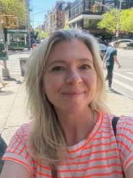 Yassas you lucky people! I'm looking for advice from any USA SELF-EMPLOYED  MUSICIANS AND SINGERS in Greece for advice🤗 I have read in multiple posts  that self-employed people applying for citizenship/paying taxes