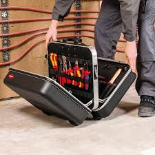 The pullout handle and wheels will help. Knipex Elektro Werkzeugkoffer Big Twin 002142 63 Teilig Abs Kunststoff Schwarz