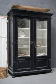 Vitrine 10084 Auffallige Alte Vitrine In Schwarzer Farbe Der Fall Hat Upcycling Ideen Mobel Schwarz Streichen Schwarz Farbe Mobelverschonerung