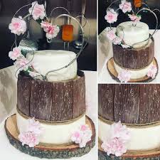 Wedding Cake Interieur Genoise Imbibe De Coulis Fruit De La Passion Chocolat Blanc Et Mangue Merci Cake Decorating Designs Cake Decorating Tips Cake