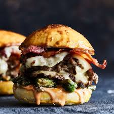 Smashed Triple Burger Rezept Rezepte Caprese Lebensmittel Essen