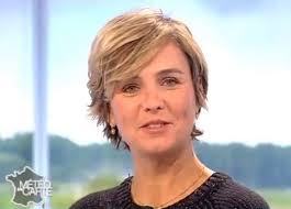 Elle est diffusée en direct sur france 3 à 12h55 depuis le 3 septembre 2012 1 et présentée par laurent romejko et marine vignes.lors d'absences, marine est remplacée par audrey tinthoin et laurent est remplacé par laurent guillaume Meteo A La Carte Marine Vignes Depasse La Barre Du Million De Telespectateurs Sur France 3 Toutelatele