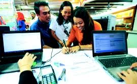 Jompay adalah merupakan satu inisiatif nasional yang disokong oleh bank bank di malaysia untuk mewujudkan satu kaedah pembayaran menerusi online dan telefon mudah alih di malaysia. Ptptn Galak Peminjam Bayar Melalui Jompay