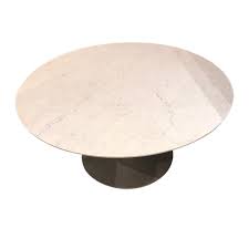 Distinct sculptural base inspired by a drop of liquid. Eero Saarinen For Knoll Tulip Marble Coffee Table L Atelier 55