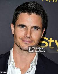 1,891 Robbie Amell Photos & High Res Pictures