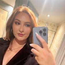 Chloe Power's Instagram, Twitter & Facebook