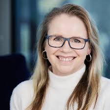 Gina Lacey's Instagram, Twitter & Facebook