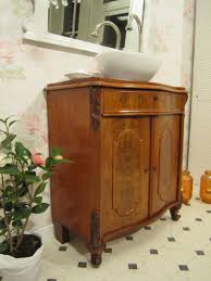 Mit Diesem Feinen Badmobel Antik Im Louis Philippe Stil Zieht Der Fruhling Ein Obwohl Er Bereits Viele Schone Jahre Erlebt Hat Bringt Das Bad Traumbad Shabby