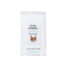 We will also discuss the major factors to consider before picking the best cat wipes for your needs and share our top picks. Well Good Deodorizing Paw And Bum Cat Wipes Pack Of 24 Petco