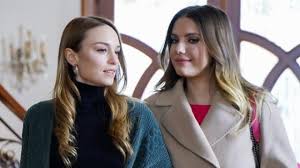 Ünlü oyuncu, şişli terakki lisesi ve ardından i̇stanbul bilgi üniversitesi psikoloji bölümünü bitirdi. Eda Ece Revealed Her Co Star Nilperi Sahinkaya Through Her Video Sharing