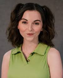 Kelly Wolfe's Instagram, Twitter & Facebook