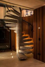 Maison Industrielle Au Design Original A Auckland Nouvelle Zelande Escalier En Colimacon Escalier Beton Escalier