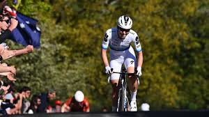 Live Luik-Bastenaken-Luik | Vollering solo vooruit, Pieterse in achtervolging