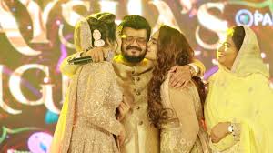 Rumours were rife that malayalam actress manju warrier is likely to approach the court, seeking the custody of her daughter meenakshi. Viral Video Dileep And Manju Warrier S Daughter Meenakshi Rocks At Nadirshah S Daughter S Wedding