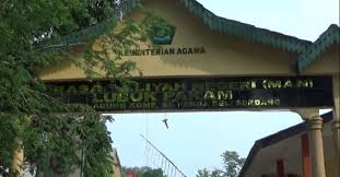 Puluhan warga kelurahan petapahan, kecamatan lubukpakam, kabupaten deliserdang, sumatera utara dilaporkan mengalami keracunan makanan. 7 Pegawai Madrasah Aliyah Negeri Lubukpakam Terjaring Ott Bagian 1