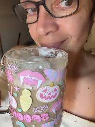 HAPPY FRIDAY, my coffee friends, here, there and everywhere ..it's a  beautiful day in SC.my breakfast did not consist of healthy eating ..but  I've still been under the weather, so I'm trying