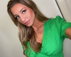 Faye Diamond's Instagram, Twitter & Facebook