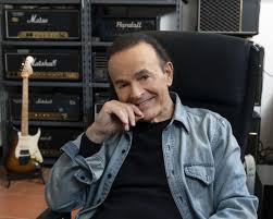 I due vivono a bologna e in più la toeschi ha vissuto un periodo fatto di interventi e terapie, ma comunque non ha mai mollato, pensando a sua figlia e al marito, che le è. Dodi Battaglia Eta Altezza Peso Nome Vero Le 3 Mogli 4 Figli Malattia