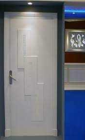 Decoration De Porte 20 Idees Originales Pour Les Relooker Habillage Porte Habillage Porte Interieur Decoration Porte Interieur