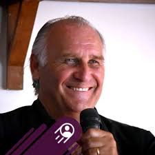 Do i have other fellow singers that have a drink when they sing? How can I  get out of this habit 🤣🤣🍺