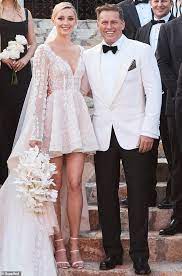 Karl stefanovic, also spelt karl stefanović, is an australian television presenter and journalist for the nine network. Jasmine Yarbrough Surprised Karl Stefanovic With A Secret Note At Their Wedding Daily Mail Online