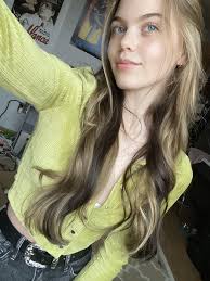 Hiii, I'm curious what hair color is your favorite?:) F20 : r/selfie