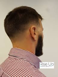 Taglio capelli uomo sfumatura bassa milano ✓ una scuderia dei migliori barbieri, specializzati in qualsiasi stile di taglio di capelli e di barba. Uomo Rise Up