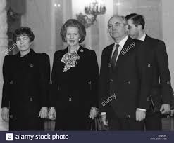 Die als eiserne lady bekannt gewordene konservative politikerin hatte bereits mehrere schlaganfälle erlitten. Gesprache Der General Secretary Fuer Der Sowjetunion Michail Gorbatschow Und Britische Premierministerin Margaret Thatcher Im Kreml Stockfotografie Alamy