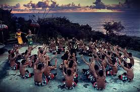 Bayangkanlah sebuah pemandangan yang indah: Tari Kecak Kemilauindonesia