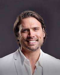 Support for a fan to stay