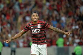Victor vinícius coelho dos santos, commonly known as vitinho, is a brazilian footballer who plays as a striker and attacking midfielder for. Passei Por Momentos Dificeis Diz Vitinho Apos Gol No Titulo Do Flamengo Cidadeverde Com