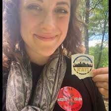 Laura Vale @lauravale333