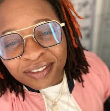 I was eating peanuts 🥜 and seen this… Why do my peanut have an umbilical  cord?🤣