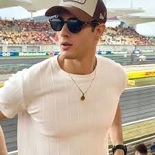 Ashia Robinson's Instagram, Twitter & Facebook