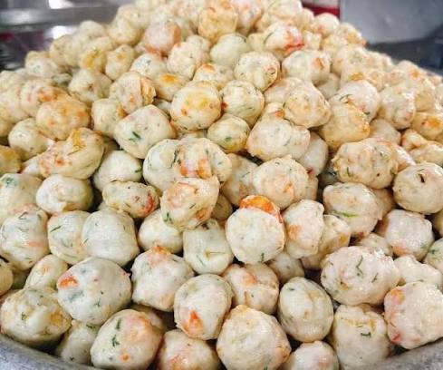 🦐🦑Chả tôm mực dạng viên phiên bản dành riêng cho các bé lười ăn hải sản.  Các bạn nhỏ lười ăn hải sản thì ăn chả tôm mực viên này chấm tương