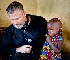 His career began at the maastricht drama academy. Doel 3fm Serious Request 2013 Aandacht Voor Kinderen Die Sterven Door Diarree Het Glazen Restaurant