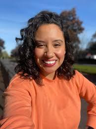 After a "crazy year", Kirsty Paterson has been forced to set up home in a  hotel along with her parents 😢