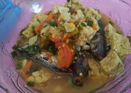 Jadi sebetulnya kalau mau gerak dikit saja bisa kok masak tempe yang lebih enak daripada digoreng begitu saja. Resep Tumis Pindang Tempe Lezat Resep Enyak