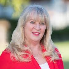 Diana Lashley's Instagram, Twitter & Facebook