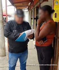 Noticias - MUJER SEÑALADA DE ABUSAR SEXUALMENTE A SU HIJA MENOR DE EDAD Y ALMACENAR  CONTENIDO DE LAS AGRESIONES FUE ASEGURADA Más de 10 archivos fílmicos  fueron encontrados en dispositivos electrónicos de