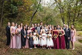 I Love Traditional Family Portraits On Wedding Days What A Great Way To Document The Whole Family Family Formals Portrait F Wedding Photos Wedding Bride
