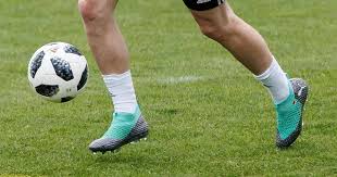 He switches from defense to offense without a moment's notice. Padang Bola Sepak On Twitter Marco Reus Has Been Wearing The Puma Future 2 1 Laceless Very Sure That He Puma Figured Out Ensuring That He Has The Best Lockdown